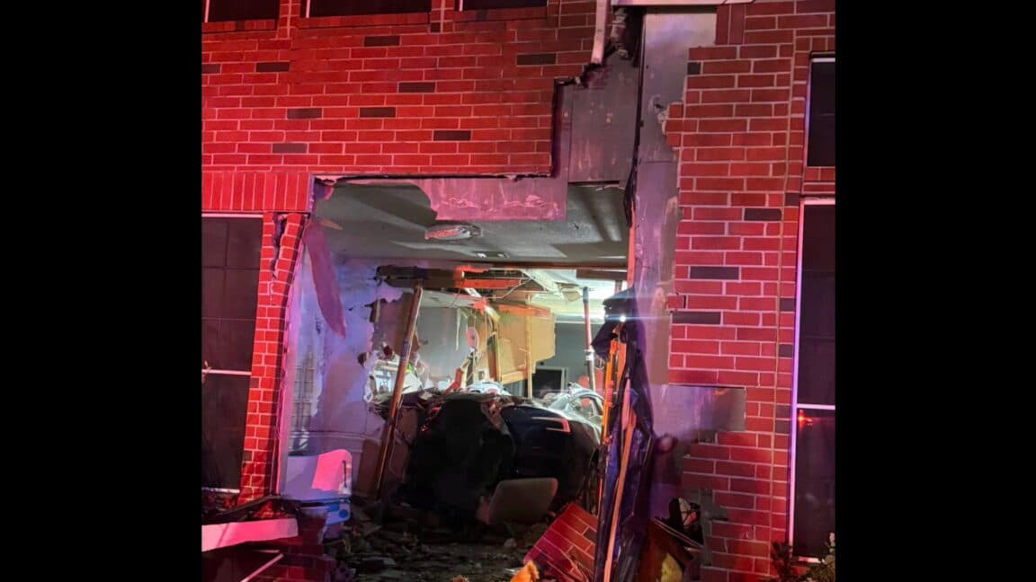 NHTSA Probes Tesla Autopilot in Fatal Home Crash