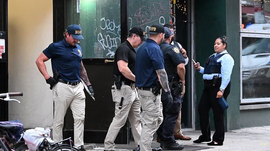 NYPD Drops Armed Man Threatening Officers with Blade