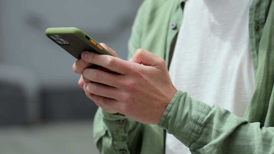 Apple warns users: spyware targeting your iPhone now