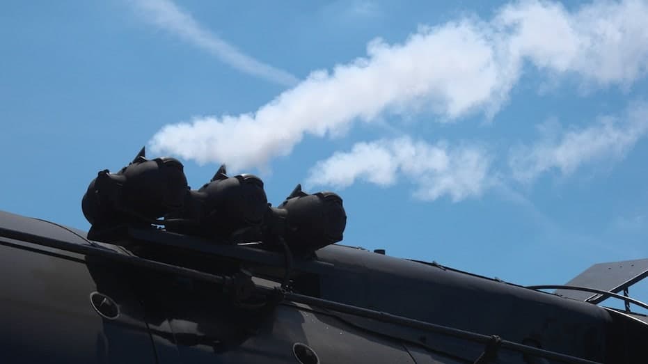 Giant steam engine rolls east, thrilling rail enthusiasts everywhere