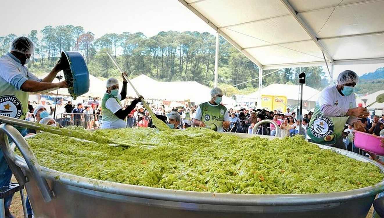 Mexican Farmers Break Record with 15,000-Pound Guacamole Bowl