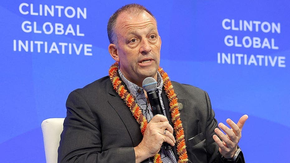 Green Steamrolls Hawaii Dems, Sets November Showdown