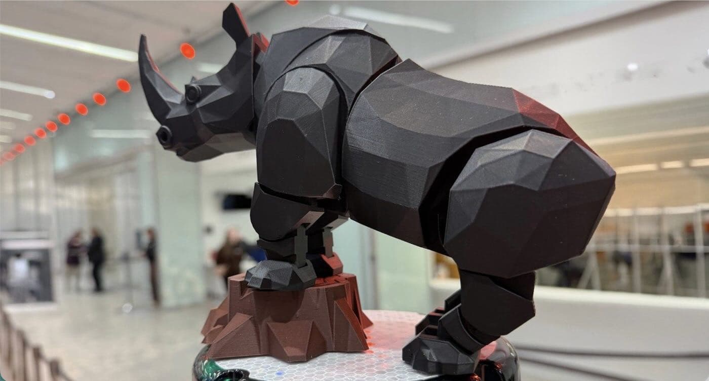 Guard Handcrafts Mini Statues, Spreads Tech Spirit Freely